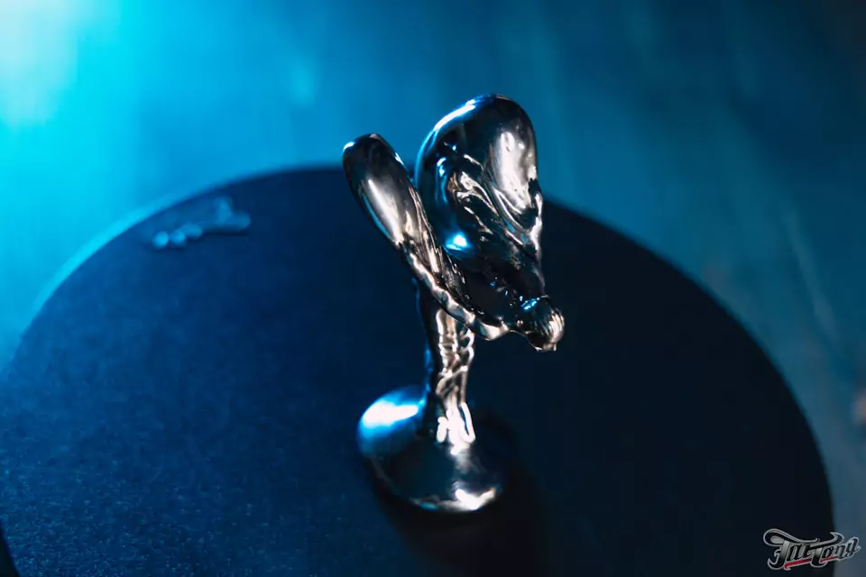 Затонировали «Дух экстаза» (Spirit of Ecstasy) для Rolls-Royce!